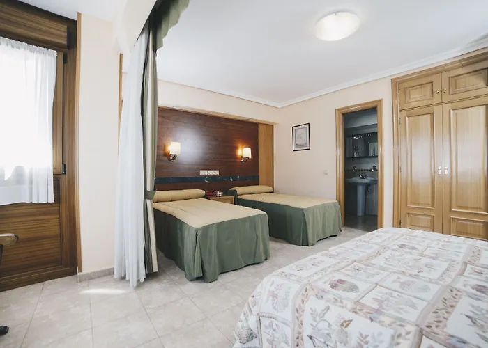 Πανσιόν Gavilanes 2 2*